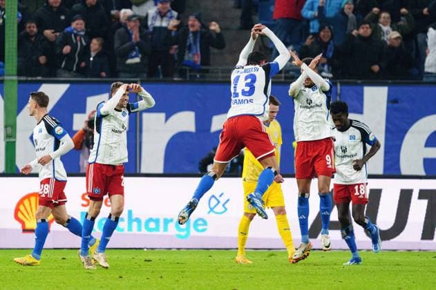 Goal celebration Hamburger SV after goal to 1 0 Guilherme Ramos Hamburger SV, 13 GER, Hamburger SV vs Eintracht Braunschweig, Football, 2 Bundesliga, Matchday 14, Season 2023 2024, 24 11 2023 DFL REGULATIONS PROHIBIT ANY USE OF PHOTOGRAPHS AS IMAGE SEQUENCES AND OR QUASI VIDEO GER, Hamburger SV vs Eintracht Braunschweig, Football, 2 Bundesliga, Matchday 14, Season 2023 2024, 24 11 2023 Hamburg Copyright: xEibner-Pressefoto MarcelxvonxFehrnx EP_MFN