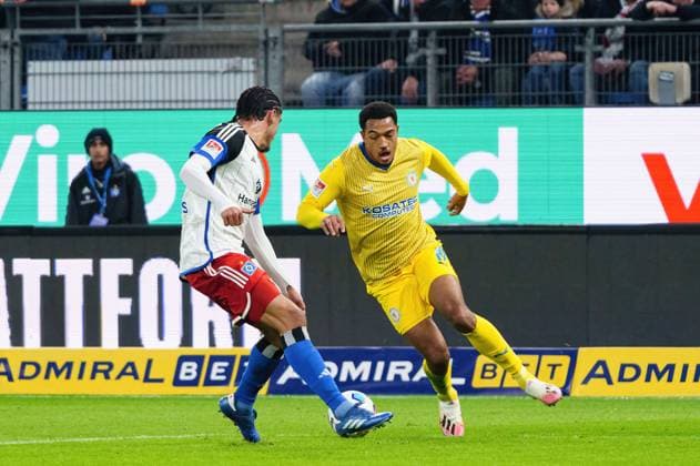 Guilherme Ramos Hamburger SV, 13 , Anton Donkor Eintracht Braunschweig, 19 GER, Hamburger SV vs Eintracht Braunschweig, Football, 2 Bundesliga, Matchday 14, Season 2023 2024, 24 11 2023 DFL REGULATIONS PROHIBIT ANY USE OF PHOTOGRAPHS AS IMAGE SEQUENCES AND OR QUASI VIDEO GER, Hamburger SV vs Eintracht Braunschweig, Football, 2 Bundesliga, Matchday 14, Season 2023 2024, 24 11 2023 Hamburg Copyright: xEibner-Pressefoto MarcelxvonxFehrnx EP_MFN