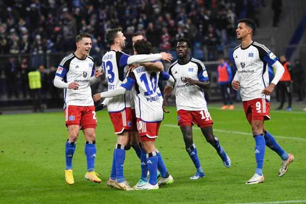 GER 2 FBL,, Hamburger SV vs Eintracht Braunschweig 24 11 2023, Volksparkstadion, Hamburg, GER 2 FBL, Hamburger SV vs Eintracht Braunschweig in the picture Immanuel Pherai Hamburg 10 scores the goal to make it 2 0 for Hamburg and cheers with the team nordphotoxGmbH xWitke nph00002