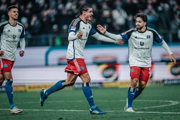 Soccer Men Season 2023 2024 2 Soccer Bundesliga 14 Matchday Hamburger SV vs Eintracht Braunschweig 24 11 2023 Goalscorer Guilherme Ramos 13, HSV center and Immanuel Pherai 10, HSV right cheer after the goal Hamburg Volksparkstadion Hamburg Germany