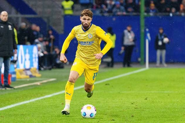 Fabio Kaufmann Eintracht Braunschweig, 37 GER, Hamburger SV vs Eintracht Braunschweig, Football, 2 Bundesliga, Matchday 14, Season 2023 2024, 24 11 2023 DFL REGULATIONS PROHIBIT ANY USE OF PHOTOGRAPHS AS IMAGE SEQUENCES AND OR QUASI VIDEO GER, Hamburger SV vs Eintracht Braunschweig, Football, 2 Bundesliga, Matchday 14, Season 2023 2024, 24 11 2023 Hamburg Copyright: xEibner-Pressefoto MarcelxvonxFehrnx EP_MFN
