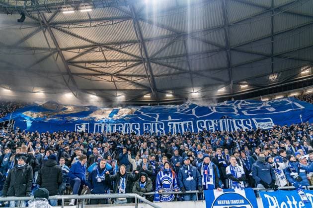 Pyros Banner of the Ultras of Hertha BSC Berlin Hannover 96 vs Hertha BSC Berlin, Soccer, 2 Bundesliga, Matchday 14, 24 11 2023 DFL REGULATIONS PROHIBIT ANY OUSE OF PHOTOGRAPHS AS IMAGE SEQUENCES AND OR QUASI VIDEO Hannover 96 vs Hertha BSC Berlin, Soccer, 2 Bundesliga, Matchday 14, 24 11 2023 Hannover Copyright: xEibner-Pressefoto BahhoxKarax EP_HAN