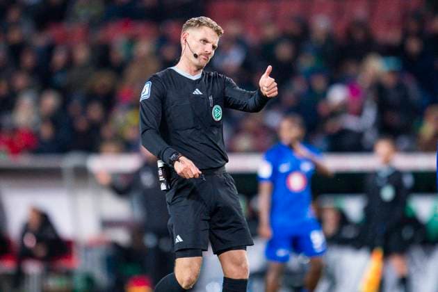 24 11 2023 Soccer, 2023 2024, 2 Bundesliga, Matchday 14, Hannover 96 Hertha BSC Berlin Timo Gerach Referee DFL REGULATIONS PROHIBIT ANY USE OF PHOTOGRAPHS AS IMAGE SEQUENCES AND OR QUASI VIDEO Hannover Lower Saxony Germany Heinz von Heiden Arena