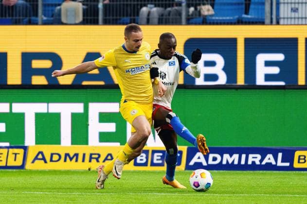 Marvin Rittmueller Eintracht Braunschweig, 18 , Jean Luc Dompe Hamburger SV, 27 GER, Hamburger SV vs Eintracht Braunschweig, Football, 2 Bundesliga, Matchday 14, Season 2023 2024, 24 11 2023 DFL REGULATIONS PROHIBIT ANY USE OF PHOTOGRAPHS AS IMAGE SEQUENCES AND OR QUASI VIDEO GER, Hamburger SV vs Eintracht Braunschweig, Football, 2 Bundesliga, Matchday 14, Season 2023 2024, 24 11 2023 Hamburg Copyright: xEibner-Pressefoto MarcelxvonxFehrnx EP_MFN