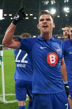 24 11 2023, xtgx, Soccer 2 Bundesliga, Hannover 96 Hertha BSC Berlin emspor, v l jubilation after the 0 1 by Florian Niederlechner Hertha, 7 DFL DFB REGULATIONS PROHIBIT ANY USE OF PHOTOGRAPHS as IMAGE SEQUENCES and or QUASI VIDEO Hannover