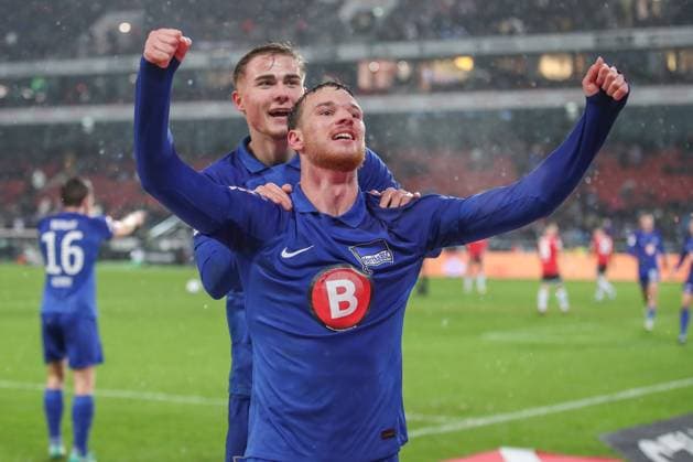 24 11 2023, xtgx, Soccer 2 Bundesliga, Hannover 96 Hertha BSC Berlin emspor, v l Pascal Klemens Hertha, 41 cheers after his goal to 0 2 DFL DFB REGULATIONS PROHIBIT ANY USE OF PHOTOGRAPHS as IMAGE SEQUENCES and or QUASI VIDEO Hannover