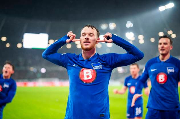 24 11 2023 Soccer, 2023 2024, 2 Bundesliga, Matchday 14, Hannover 96 Hertha BSC Berlin Pascal Klemens Berlin cheers after his goal to 0 2 DFL REGULATIONS PROHIBIT ANY USE OF PHOTOGRAPHS AS IMAGE SEQUENCES AND OR QUASI VIDEO Hannover Lower Saxony Germany Heinz von Heiden Arena