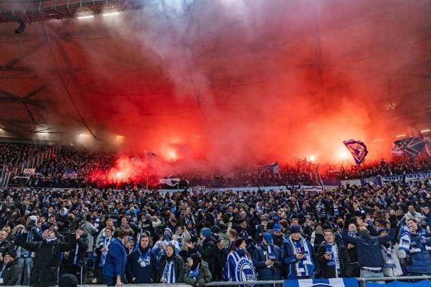 Pyro Pyrotechnics Flares Fireworks Hertha Fans Hannover 96 vs Hertha BSC Berlin, Soccer, 2 Bundesliga, Matchday 14, 24 11 2023 DFL REGULATIONS PROHIBIT ANY OUSE OF PHOTOGRAPHS AS IMAGE SEQUENCES AND OR QUASI VIDEO Hannover 96 vs Hertha BSC Berlin, Soccer, 2 Bundesliga, Matchday 14, 24 11 2023 Hannover Copyright: xEibner-Pressefoto BahhoxKarax EP_HAN