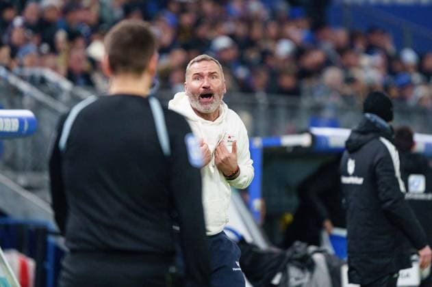 Tim Walter Hamburger SV, Coach GER, Hamburger SV vs Eintracht Braunschweig, Football, 2 Bundesliga, Matchday 14, Season 2023 2024, 24 11 2023 DFL REGULATES PROHIBIT ANY USE OF PHOTOGRAPHS AS IMAGE SEQUENCES AND OR QUASI VIDEO GER, Hamburger SV vs Eintracht Braunschweig, Football, 2 Bundesliga, Matchday 14, Season 2023 2024, 24 11 2023 Hamburg Copyright: xEibner-Pressefoto MarcelxvonxFehrnx EP_MFN