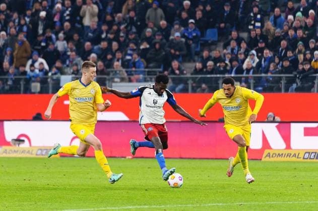 Robert Ivanov Eintracht Braunschweig, 05 , Bakery Jatta Hamburger SV, 18 , Anton Donkor Eintracht Braunschweig, 19 GER, Hamburger SV vs Eintracht Braunschweig, Football, 2 Bundesliga, Matchday 14, Season 2023 2024, 24 11 2023 DFL REGULATES PROHIBIT ANY USE OF PHOTOGRAPHS AS IMAGE SEQUENCES AND OR QUASI VIDEO GER, Hamburger SV vs Eintracht Braunschweig, Football, 2 Bundesliga, Matchday 14, Season 2023 2024, 24 11 2023 Hamburg Copyright: xEibner-Pressefoto MarcelxvonxFehrnx EP_MFN