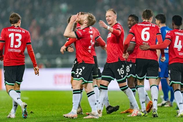 Goal for 2 2 by Andreas Voglsammer Hannover 96, 32 Hannover 96 vs Hertha BSC Berlin, Soccer, 2 Bundesliga, Matchday 14, 24 11 2023 DFL REGULATIONS PROHIBIT ANY OUSE OF PHOTOGRAPHS AS IMAGE SEQUENCES AND OR QUASI VIDEO Hannover 96 vs Hertha BSC Berlin, Soccer, 2 Bundesliga, Matchday 14, 24 11 2023 Hannover Copyright: xEibner-Pressefoto BahhoxKarax EP_HAN