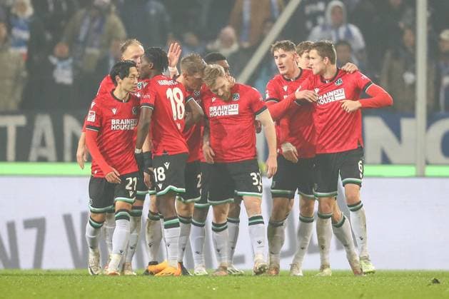 24 11 2023, xtgx, Soccer 2 Bundesliga, Hannover 96 Hertha BSC Berlin emspor, v l jubilation after the 2 2 by Andreas Voglsammer Hannover, 32 DFL DFB REGULATIONS PROHIBIT ANY USE OF PHOTOGRAPHS as IMAGE SEQUENCES and or QUASI VIDEO Hannover