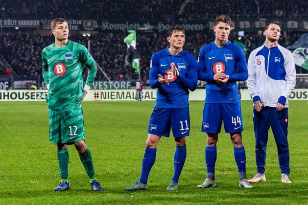 Deyovaisio Zeefuik Hertha BSC, 34 Jonjoe Kenny Hertha BSC, 16 Haris Tabakovic Hertha BSC, 25 Toni Leistner Hertha BSC, 37 Smail Prevljak Hertha BSC, 9 Fabian Reese Hertha BSC, 11 Florian Niederlechner Hertha BSC, 7 Tjark Ernst Hertha BSC, 12 Linus Gechter Hertha BSC, 44 Hannover 96 vs Hertha BSC Berlin, Football, Bundesliga 2, Matchday 14, 24 11 2023 DFL REGULATIONS PROHIBIT ANY OUSE OF PHOTOGRAPHS AS IMAGE SEQUENCES AND OR QUASI VIDEO Hannover 96 vs Hertha BSC Berlin, Football, Bundesliga 2, Matchday 14, 24 11 2023 Hannover Copyright: xEibner-Pressefoto BahhoxKarax EP_HAN