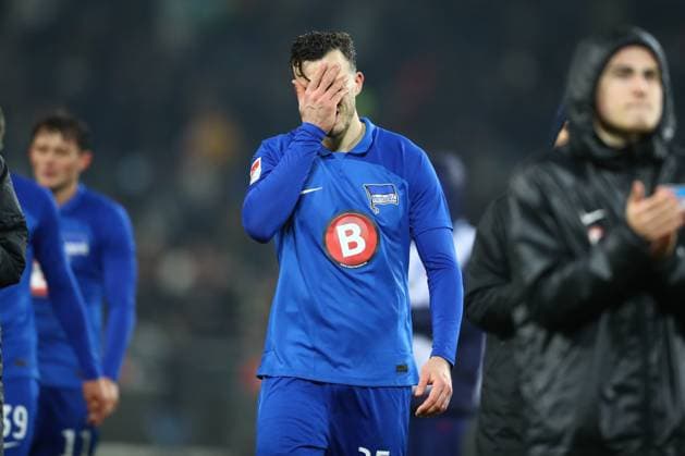24 11 2023, xtgx, Fußball 2 Bundesliga, Hannover 96 Hertha BSC Berlin emspor, v l Haris Tabakovic Hertha, 25 enttaeuscht, schaut enttaeuscht, niedergeschlagen, disappointed DFL DFB REGULATIONS PROHIBIT ANY USE OF PHOTOGRAPHS as IMAGE SEQUENCES and or QUASI VIDEO Hannover