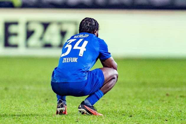 Final whistle and disillusionment for all players, Deyovaisio Zeefuik Hertha BSC, 34 Hannover 96 vs Hertha BSC Berlin, Football, Bundesliga 2, Matchday 14, 24 11 2023 DFL REGULATIONS PROHIBIT ANY OUSE OF PHOTOGRAPHS AS IMAGE SEQUENCES AND OR QUASI VIDEO Hannover 96 vs Hertha BSC Berlin, Football, Bundesliga 2, Matchday 14, 24 11 2023 Hannover Copyright: xEibner-Pressefoto BahhoxKarax EP_HAN