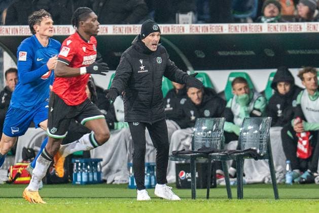 Stefan Leitl Hannover 96, Head Coach Hannover 96 vs Hertha BSC Berlin, Football, Bundesliga 2, Matchday 14, 24 11 2023 DFL REGULATIONS PROHIBIT ANY OUSE OF PHOTOGRAPHS AS IMAGE SEQUENCES AND OR QUASI VIDEO Hannover 96 vs Hertha BSC Berlin, Football, Bundesliga 2, Matchday 14, 24 11 2023 Hannover Copyright: xEibner-Pressefoto BahhoxKarax EP_HAN