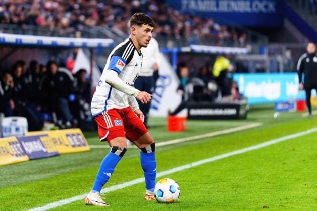 William Mikelbrencis Hamburger SV, 02 GER, Hamburger SV vs Eintracht Braunschweig, Football, 2 Bundesliga, Matchday 14, Season 2023 2024, 24 11 2023 DFL REGULATES PROHIBIT ANY USE OF PHOTOGRAPHS AS IMAGE SEQUENCES AND OR QUASI VIDEO GER, Hamburger SV vs Eintracht Braunschweig, Football, 2 Bundesliga, Matchday 14, Season 2023 2024, 24 11 2023 Hamburg Copyright: xEibner-Pressefoto MarcelxvonxFehrnx EP_MFN