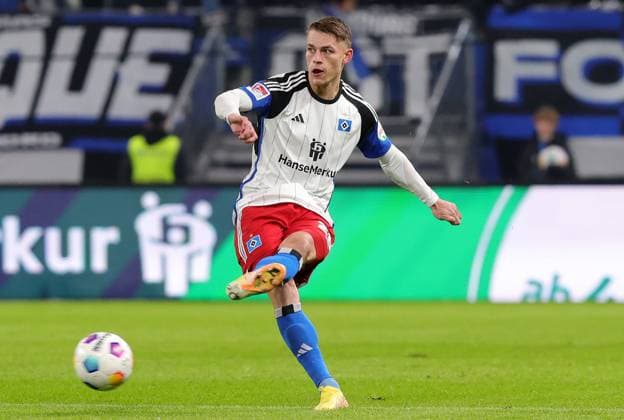 2 Liga Season 2023 2024 14 Matchday 24 11 2023 Hamburger SV Eintracht Braunschweig at Volksparkstadion Miro Muheim Hamburger SV DFL REGULATIONS PROHIBIT ANY USE OF PHOTOGRAPHS AS IMAGE SEQUENCES AND OR QUASI VIDEO