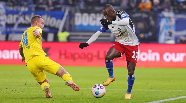 2 Liga Season 2023 2024 14 Matchday 24 11 2023 Hamburger SV Eintracht Braunschweig at Volksparkstadion f l Marvin Rittmueller Eintracht Braunschweig , Jean Luc Dompe Hamburger SV DFL REGULATIONS PROHIBIT ANY USE OF PHOTOGRAPHS AS IMAGE SEQUENCES AND OR QUASI VIDEO