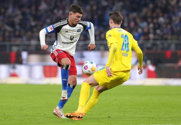 2 Liga Season 2023 2024 14 Matchday 24 11 2023 Hamburger SV Eintracht Braunschweig at Volksparkstadion f l William Mikelbrencis Hamburger SV , Th0rir Johann Helgason Eintracht Braunschweig DFL REGULATIONS PROHIBIT ANY USE OF PHOTOGRAPHS AS IMAGE SEQUENCES AND OR QUASI VIDEO
