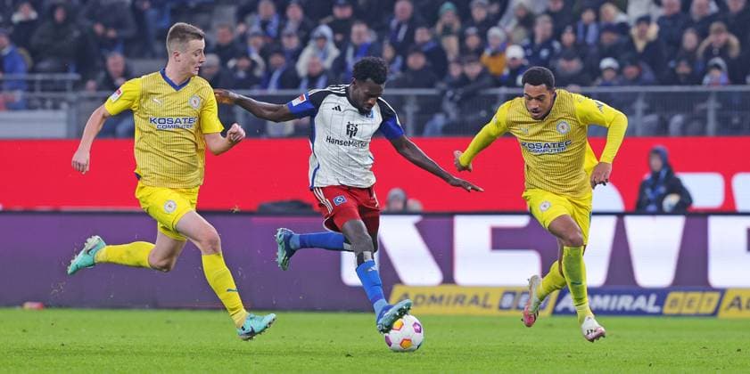 2 Liga Season 2023 2024 14 Matchday 24 11 2023 Hamburger SV Eintracht Braunschweig at Volksparkstadion f l Robert Ivanov Eintracht Braunschweig , Bakery Jatta Hamburger SV , Anton Donkor Eintracht Braunschweig DFL REGULATIONS PROHIBIT ANY USE OF PHOTOGRAPHS AS IMAGE SEQUENCES AND OR QUASI VIDEO