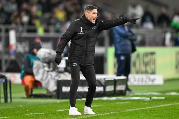 2 Bundesliga Hannover 06 Hertha BSC Berlin on 24 11 2023 at the HDI Arena in Hannover Coach Stefan Leitl Hannover 96 dissatisfied, disappointed, disappointed, dejected MT