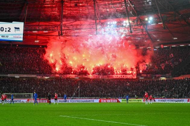 2 Bundesliga Hannover 06 Hertha BSC Berlin on 24 11 2023 at the HDI Arena in Hannover Ultras of Hertha BSC Berlin set off a Bengal fire MT