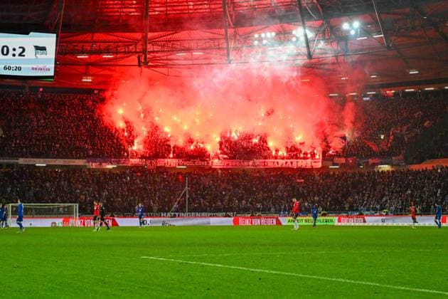 2 Bundesliga Hannover 06 Hertha BSC Berlin on 24 11 2023 at the HDI Arena in Hannover Ultras of Hertha BSC Berlin set off a Bengal fire MT