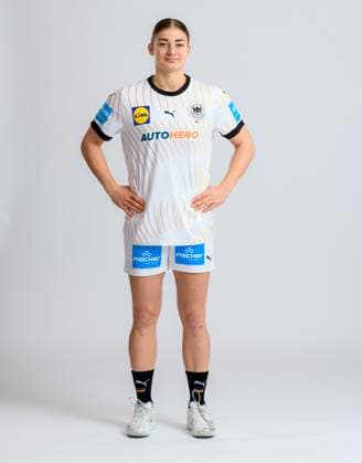 Munich, Germany 04 November Handball DHB Women Training Isabell Hurst Germany Portrait, full body, image, single, single shot, picture, single, solo, alone, Munich Bavaria Germany