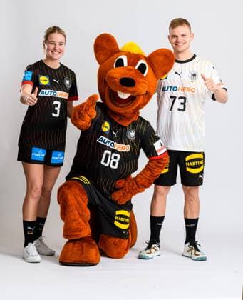Munich, Germany 04 November Handball DHB Women Training v li Mascot Hanniball, Timo Kastening Germany Munich Bavaria Germany