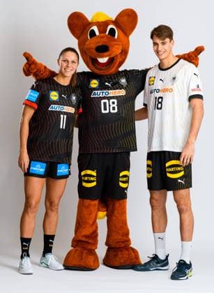 Munich, Germany 04 November Handball DHB Women Training from left Xenia Smits, Mascot Hanniball, Julian Köster Koester Germany Munich Bavaria Germany