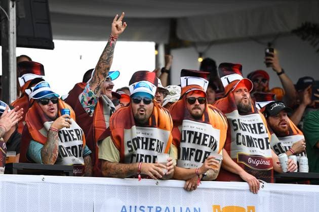 GOLF AUSTRALIAN PGA, Golf Herren Crowds react at the party hole during round 3 of the 2023 Australian PGA Championship in Brisbane, Saturday, November 25, 2023. ( NO ARCHIVING, EDITORIAL USE ONLY, NO USE IN BOOKS WITHOUT CONSENT BRISBANE QUEENSLAND AUSTRALIA  Copyright: xJONOxSEARLEx 20231125001869490375