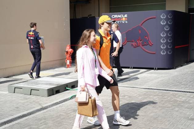25 11 2023, Yas Marina Circuit, Abu Dhabi, Formula 1 Etihad Airways Abu Dhabi Grand Prix 2023 , in the picture Oscar Piastri AUS , McLaren F1 Team with girlfriend Abu Dhabi Yas Marina Circuit United Arab Emirates  eu-images-506