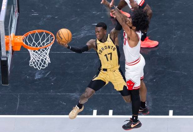 Bilder des Jahres 2023, Sport 11 November Sport Themen der Woche KW47 (231125) -- TORONTO, Nov. 25, 2023 -- Dennis Schroder (L) of Toronto Raptors makes a layup during the 2023-2024 NBA, Basketball Herren, USA In-Season Tournament game between Toronto Raptors and Chicago Bulls in Toronto, Canada, on Nov. 24, 2023. (Photo by Xinhua) (SP)CANADA-TORONTO-BASKETBALL-NBA-IN SEASON-BULLS VS RAPTORS ZouxZheng 
