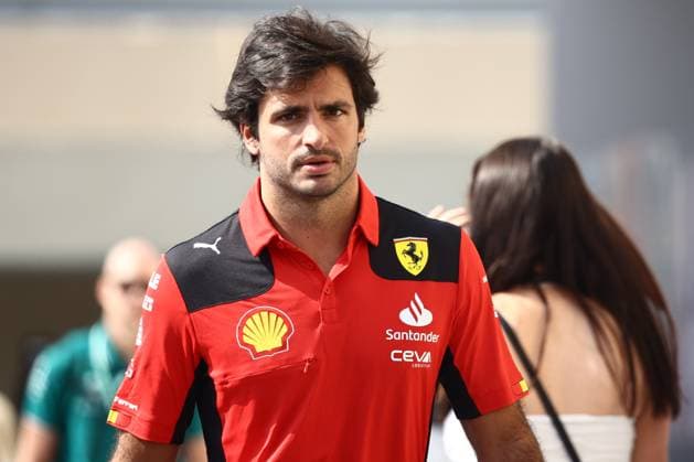 F1 Abu Dhabi Grand Prix 2023 Practice 3 Carlos Sainz of Ferrari before third practice ahead of the Formula 1 Abu Dhabi Grand Prix at Yas Marina Circuit in Abu Dhabi, United Arab Emirates on November 25, 2023. Abu Dhabi United Arab Emirates  Copyright: xJakubxPorzyckix originalFilename:porzycki-f1abudha231125_npybC.jpg