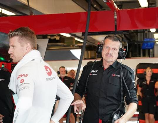 25 11 2023, Yas Marina Circuit, Abu Dhabi, Formula 1 Etihad Airways Abu Dhabi Grand Prix 2023 , pictured Nico Hülkenberg DEU , MoneyGram Haas F1 Team, Team Principal Günther Steiner Moneygram Haas F1 Team Abu Dhabi Yas Marina Circuit United Arab Emirates  eu-images-506