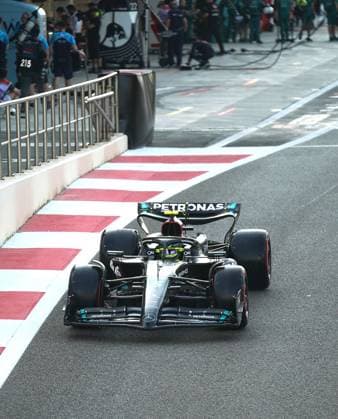 25 11 2023, Yas Marina Circuit, Abu Dhabi, Formula 1 Etihad Airways Abu Dhabi Grand Prix 2023 , pictured Lewis Hamilton GBR , Mercedes AMG Petronas F1 Team Abu Dhabi Yas Marina Circuit United Arab Emirates  eu-images-506
