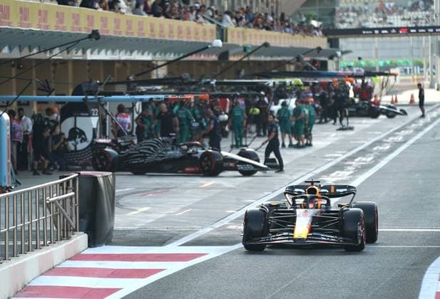 Formula 1 Etihad Airways Abu Dhabi Grand Prix 2023 25 11 2023, Yas Marina Circuit, Abu Dhabi, Formula 1 Etihad Airways Abu Dhabi Grand Prix 2023 , pictured Max Verstappen NLD , Oracle Red Bull Racing nordphotoxGmbHx xBratic nph00250