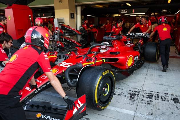 16 LECLERC Charles (mco), Scuderia Ferrari SF-23, garage, box, during the 2023 Formula 1 Etihad Airways Abu Dhabi Grand Prix, 22th round of the 2023 Formula One World Championship, WM, Weltmeisterschaft from November 24 to 26, 2023 on the Yas Marina Circuit, in Abu Dhabi - F1 - ABU DHABI GRAND PRIX 2023 DPPI Panoramic  00123047_GOOD2469