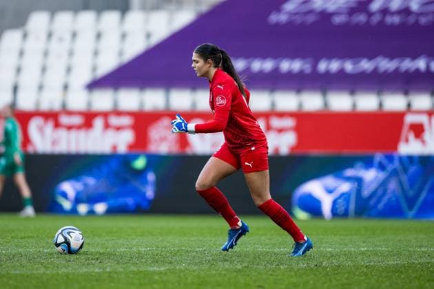 DFB Pokal der Frauen Achtelfinale, SGS Essen 1 FC Köln 25 11 2023 Sophia Winkler SGS Essen, 12 am Ball DFB Pokal der Frauen Achtelfinale, SGS Essen 1 FC Köln, Essen, Stadion an der Hafenstrasse am 25 11 2023 DFB REGULATIONS PROHIBIT ANY USE OF PHOTOGRAPHS AS IMAGE SEQUENCES AND OR QUASI VIDEO Copyright: xBEAUTIFULxSPORTS Wunderlx