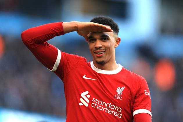 Manchester City gegen Liverpool FC 25. November 2023 Premier League Manchester City gegen Liverpool Trent Alexander Arnold von Liverpool jubelt nach seinem Ausgleichstor Foto Simon Stacpoole Abseits Manchester UK  Copyright: xSimonxStacpoolexOffside