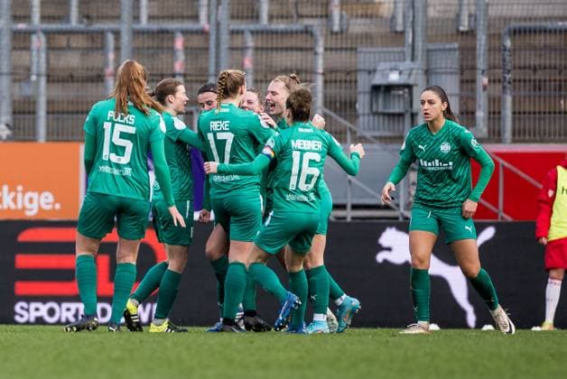 DFB Pokal der Frauen Achtelfinale, SGS Essen 1 FC Köln 25 11 2023 Katharina Piljic SGS Essen, 06 DFB Pokal der Frauen Achtelfinale, SGS Essen 1 FC Köln, Essen, Stadion an der Hafenstrasse on 25 11 2023 DFB REGULATIONS PROHIBIT ANY USE OF PHOTOGRAPHS AS IMAGE SEQUENCES AND OR QUASI VIDEO Copyright: xBEAUTIFULxSPORTS Wunderlx