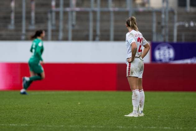 DFB Pokal der Frauen Achtelfinale, SGS Essen 1 FC Köln 25 11 2023 Marleen Schimmer 1 FC Köln, 23 frustrated DFB Pokal der Frauen Achtelfinale, SGS Essen 1 FC Köln, Essen, Stadion an der Hafenstrasse on 25 11 2023 DFB REGULATIONS PROHIBIT ANY USE OF PHOTOGRAPHS AS IMAGE SEQUENCES AND OR QUASI VIDEO Copyright: xBEAUTIFULxSPORTS Wunderlx