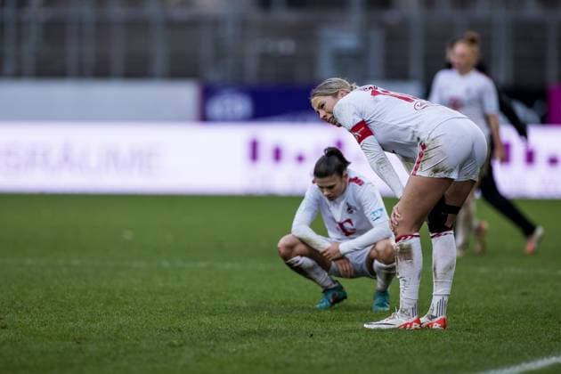DFB Pokal Womens Round of 16, SGS Essen 1 FC Köln 25 11 2023 Frustration among the players of 1 FC Köln Martyna Wiankowska 1 FC Köln, 26 , Sharon Beck 1 FC Köln, 10 DFB Pokal Womens Round of 16, SGS Essen 1 FC Köln, Essen, Stadion an der Hafenstrasse on 25 11 2023 DFB REGULATIONS PROHIBIT ANY USE OF PHOTOGRAPHS AS IMAGE SEQUENCES AND OR QUASI VIDEO Copyright: xBEAUTIFULxSPORTS Wunderlx