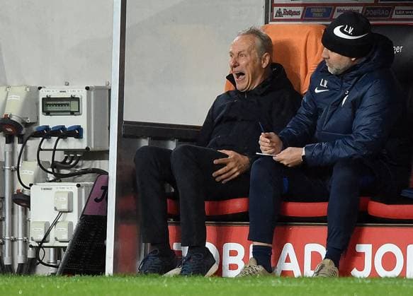 Sport Bilder des Tages 25.11.2023, xhbx, Fussball 1.Bundesliga, SC Freiburg - SV Darmstadt 98 emspor, v.l. Trainer Christian Streich (SC Freiburg) (DFL DFB REGULATIONS PROHIBIT ANY USE OF PHOTOGRAPHS as IMAGE SEQUENCES and or QUASI-VIDEO) Freiburg *** 25 11 2023, xhbx, Soccer 1 Bundesliga, SC Freiburg SV Darmstadt 98 emspor, v l Coach Christian Streich SC Freiburg DFL DFB REGULATIONS PROHIBIT ANY USE OF PHOTOGRAPHS as IMAGE SEQUENCES and or QUASI VIDEO Freiburg