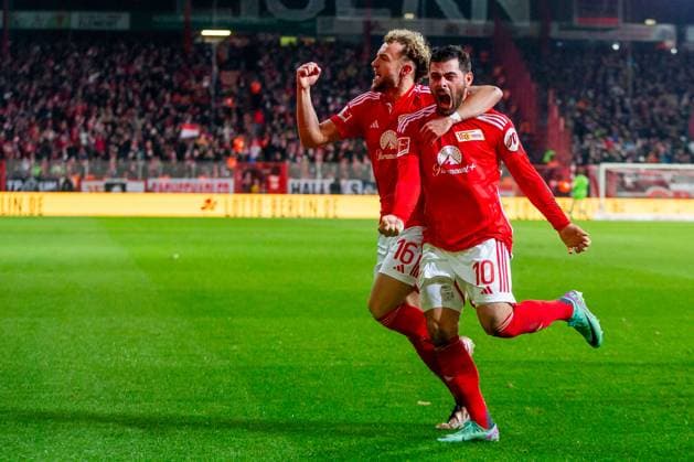 Bilder des Jahres 2023, Sport 11 November Sport Themen der Woche KW47 Sport Bilder des Tages 25.11.2023, xfrx, Fussball 1.Bundesliga, Union Berlin - FC Augsburg emspor, v.l. Benedict Hollerbach (Union Berlin),Kevin Volland (Union Berlin) celebrate the goal,Torjubel zum 1:1 (DFL DFB REGULATIONS PROHIBIT ANY USE OF PHOTOGRAPHS as IMAGE SEQUENCES and or QUASI-VIDEO) Berlin *** 25 11 2023, xfrx, Fussball 1 Bundesliga, Union Berlin FC Augsburg emspor, v l Benedict Hollerbach Union Berlin ,Kevin Volland Union Berlin celebrate the goal,Torjubel zum 1 1 DFL DFB REGULATIONS PROHIBIT ANY USE OF PHOTOGRAPHS as IMAGE SEQUENCES and or QUASI VIDEO Berlin