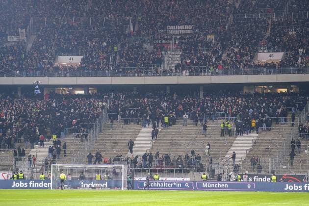 Bilder des Jahres 2023, Sport 11 November Sport Themen der Woche KW47 Frankfurt Ultras verlassen das Stadion vor dem Anpfiff, Eintracht Frankfurt vs. VfB Stuttgart, Fussball, 1. Bundesliga, 12. Spieltag, Saison 2023 2024, 25.11.2023, DFL REGULATIONS PROHIBIT ANY USE OF PHOTOGRAPHS AS IMAGE SEQUENCES AND OR QUASI-VIDEO Eintracht Frankfurt vs. VfB Stuttgart, Fussball, 1. Bundesliga, 12. Spieltag, Saison 2023 2024, 25.11.2023 Frankfurt am Main *** Frankfurt Ultras leave the stadium before kick-off, Eintracht Frankfurt vs VfB Stuttgart, Football, 1 Bundesliga, Matchday 12, Season 2023 2024, 25 11 2023, DFL REGULATES PROHIBIT ANY USE OF PHOTOGRAPHS AS IMAGE SEQUENCES AND OR QUASI VIDEO Eintracht Frankfurt vs VfB Stuttgart, Football, 1 Bundesliga, Matchday 12, Season 2023 2024, 25 11 2023 Frankfurt am Main Copyright: xEibner-Pressefotox xMichaelxBermx EP_EER