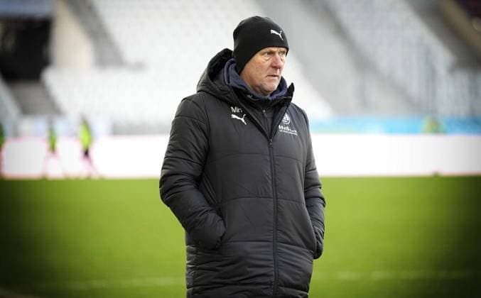 <p>Trainer Markus Högner von der SGS Essen im DFB-Pokalspiel der Frauen gegen den 1. FC Köln. Das Spiel SGS Essen gegen 1. FC Köln endete am 25.11. 2023 mit 4:3 im Stadion Essen an der Hafenstraße 97a. Michael Gohl FUNKE Foto Services< p> Deutschland Nordrhein-Westfalen Essen Copyright: MichaelxGohl