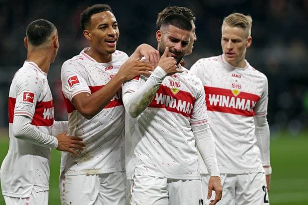 Sport Themen der Woche KW47 Sport Bilder des Tages 25.11.2023, xovx, Fußball Bundesliga, Eintracht Frankfurt - VfB Stuttgart Jubel bei Deniz Undav (VfB Stuttgart) nach dem Tor zum 1:2 (DFL DFB REGULATIONS PROHIBIT ANY USE OF PHOTOGRAPHS as IMAGE SEQUENCES and or QUASI-VIDEO) emspor Frankfurt *** 25 11 2023, xovx, Fußball Bundesliga, Eintracht Frankfurt VfB Stuttgart Deniz Undav VfB Stuttgart cheers after scoring 1 2 DFL DFB REGULATIONS PROHIBIT ANY USE OF PHOTOGRAPHS as IMAGE SEQUENCES and or QUASI VIDEO emspor Frankfurt