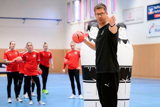 Handball, Womens Training Course Grosswallstadt Coach Markus Gaugisch Germany Grosswallstadt Sporthotel Germany